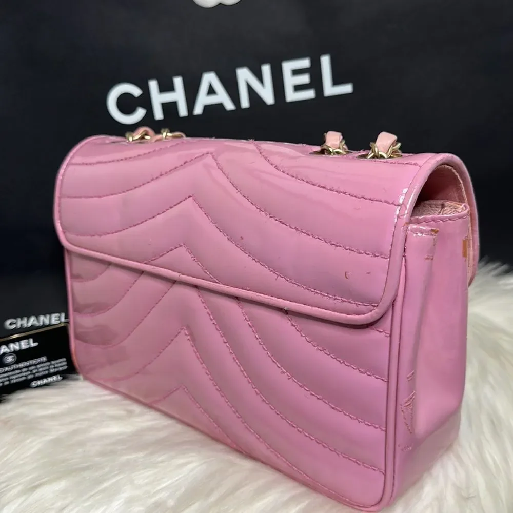 💯Authentic Chanel Vernis Shoulder Bag🍀 - Picture 7 of 17